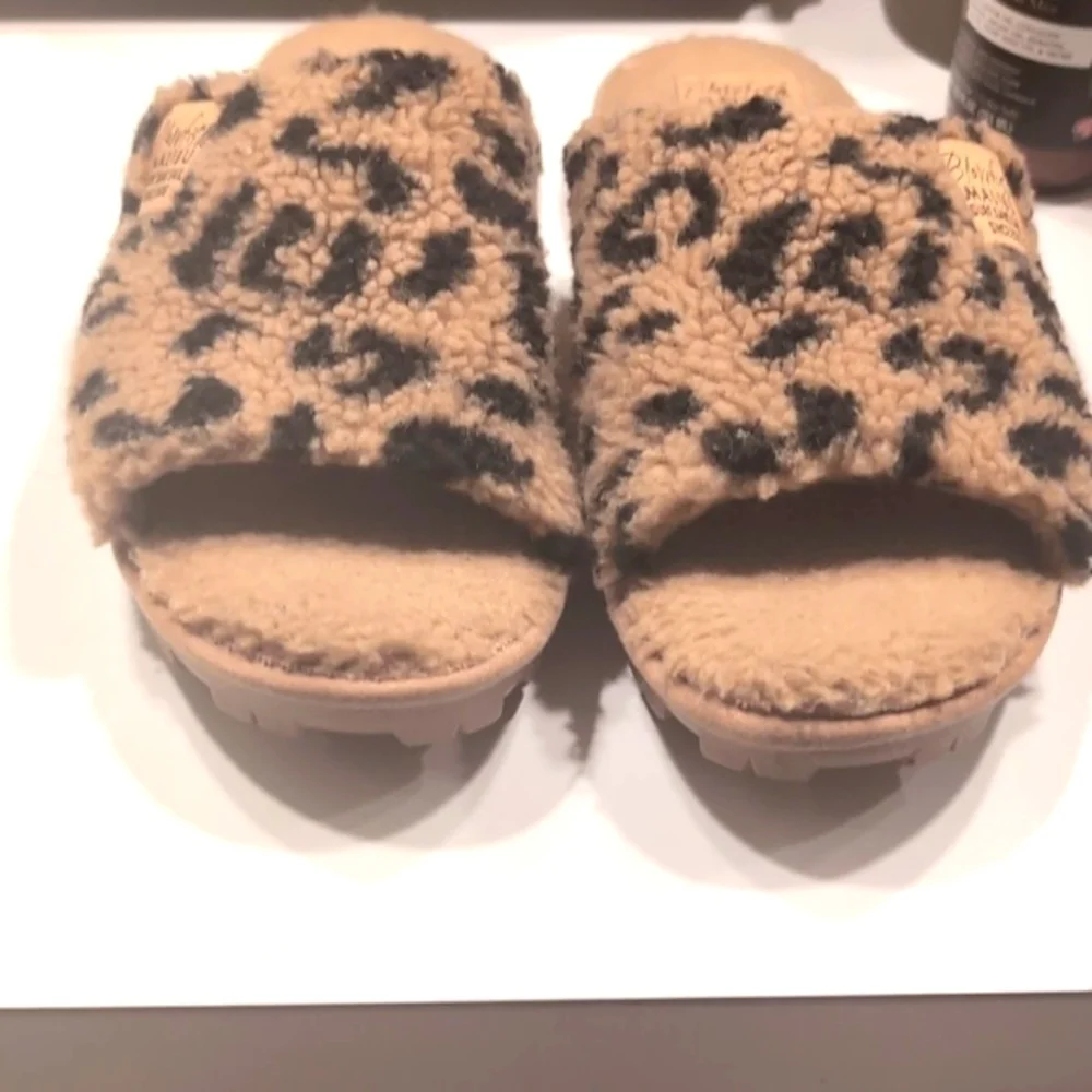 Blowfish Malibu Sherpa Women's Slides Size 9.
